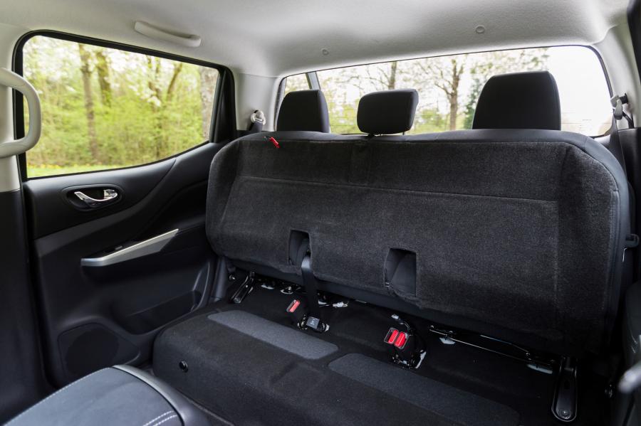 Интерьер Nissan Navara Trek-1° 2017 года  (фото 13 из 18)